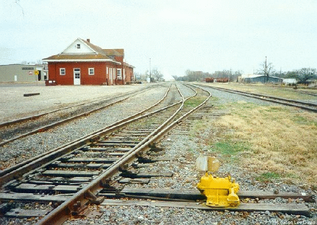 Image of T&P Stations & Structures in Paris TX 1996 east view