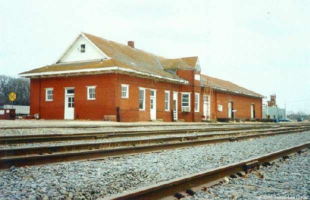 Image of T&P Stations & Structures in Paris TX 1996 southwest view