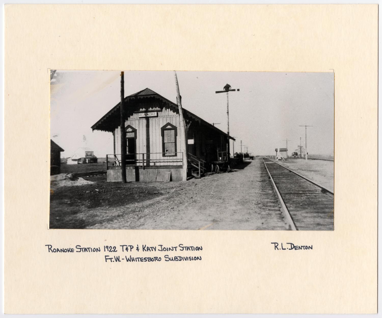 Images of Texas & Pacific Stations and Structures in  Roanoke, TX