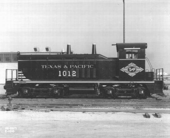 NW-2 Switcher 1012 Marshall TX - c1948