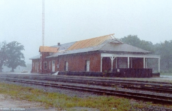 Paris TX depot undergoing renovation in 1998