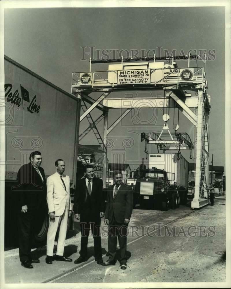 1972 Press Photo Missouri Pacific-Texas & Pacific announce new crane facility